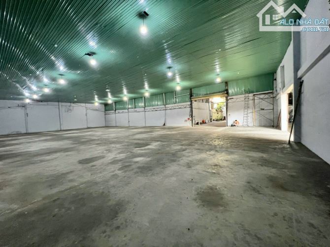 Cho thuê kho xưởng đẹp hơn 700m2 nền Epoxy tại mặt tiền Quốc Lộ 1A, P. Tân Tạo A, Q. Bình