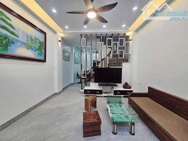 Bán nhà Lạc Long Quân, View Hồ Tây, Vị trí cực đẹp, Ngõ thông, 5 tầng, 48m2, nhỉnh 9 tỷ