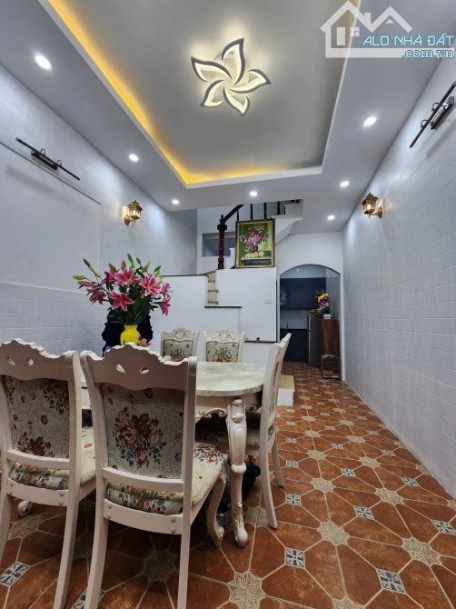 Nhà hiếm Đường Láng Đống Đa 30m2, 4 tầng mới Giá chỉ 6.1 tỷ ở ngay