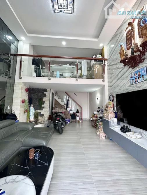 MẶT TIỀN KINH DOANH 5 TẦNG NGUYỄN SƠN - KHU VIP KHÔNG VƯỚN CON LƯƠN - GIÁ NHỈNH 8 Tỷ