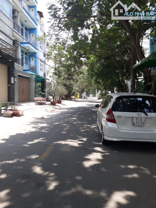 Bán nhà mới 11 tỷ,4x22.5m, 3.5 tấm, mặt tiền đường số 22, phường bình trị đông b
