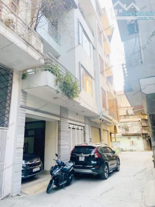 BÁN NHÀ CẦU GIẤY 68m2. PHÂN LÔ, 2,3 Ô TÔ TRÁNH + ĐỖ NGÀY ĐÊM + GARA Ô TÔ - Ở SƯỚNG