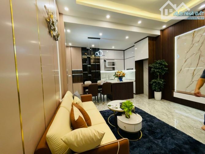 BÁN NHÀ NGỌC THỤY  5 TẦNG - 34M² - NHỈNH 5TỶ  - GẦN Ô TÔ