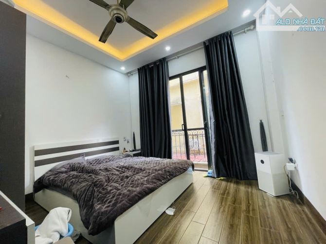 Nhà Liên Mạc- đường xe sh tránh nhau- nở hậu-mới tinh- cửa lim- 5,5 tỷ - 1