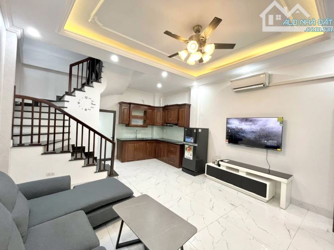 BÁN NHÀ NGUYỄN VĂN CỪ - NGỌC LÂM - 35M x 5T - CHỈ 5.2 TỶ - NGÕ THÔNG - Ô TÔ ĐỖ CỬA - 1