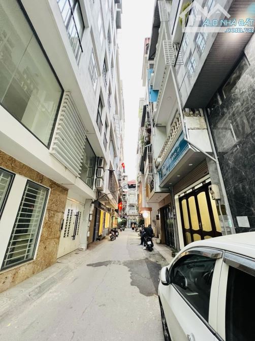 Bán nhà phân lô oto chạy vòng quanh phố Nguyên Hồng, Đống Đa. DT36m2 4T, MT5.2m. Gần phố. - 1