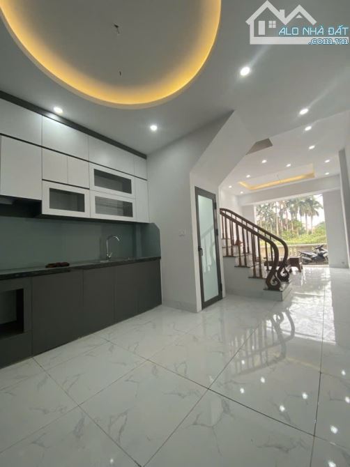 B.Á.N NHÀ LIÊN MẠC , Ô TÔ TRÁNH , VIEW HỒ, CẠNH SÂN CHƠI RẤT RỘNG  37M2, 5 TỶ 86 - 1