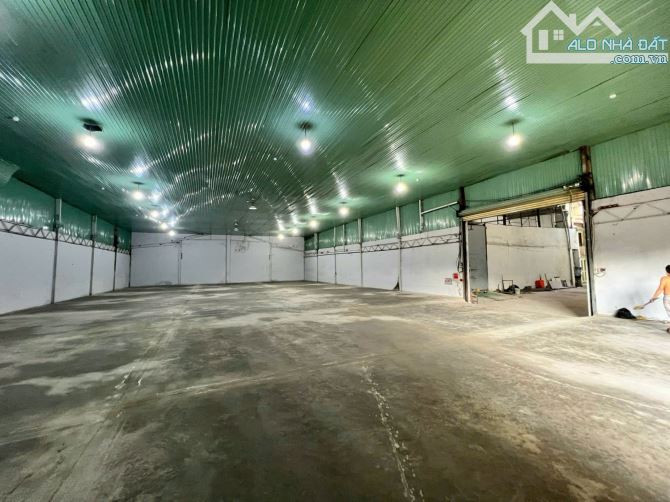 Cho thuê kho xưởng đẹp hơn 700m2 nền Epoxy tại mặt tiền Quốc Lộ 1A, P. Tân Tạo A, Q. Bình - 1