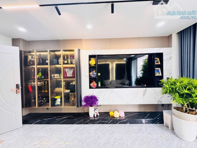 Bán nhà 5 tầng có thang máy đường phạm ngọc thạch DT75m ngang 5.15 giá 18 tỷ - 1