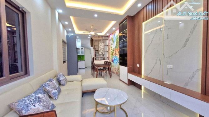 Nam Từ Liêm-42m2-5 tầng- ô tô đỗ cửa-ngõ thông-lô góc-view sân bóng-gần chợ, trường học cá - 1