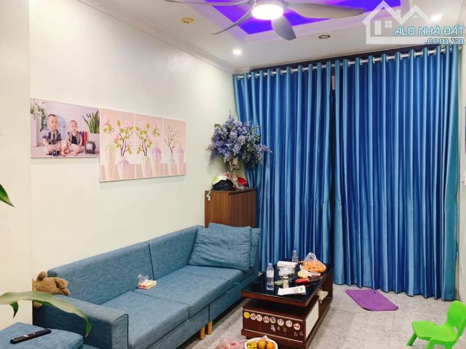 Nhà đẹp ngõ thông 35m2 Phố Nguyễn Đình Hoàn thông Phùng Chí Kiên - 1