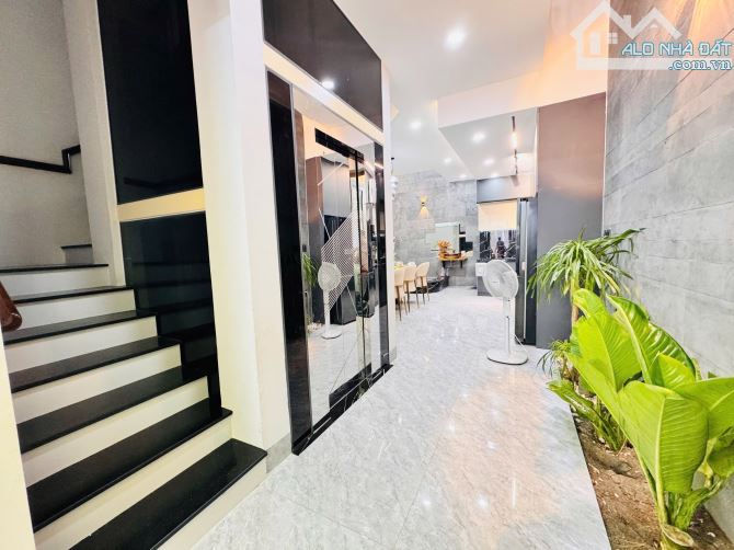 Bán nhà 5 tầng có thang máy đường phạm ngọc thạch DT75m ngang 5.15 giá 18 tỷ - 12