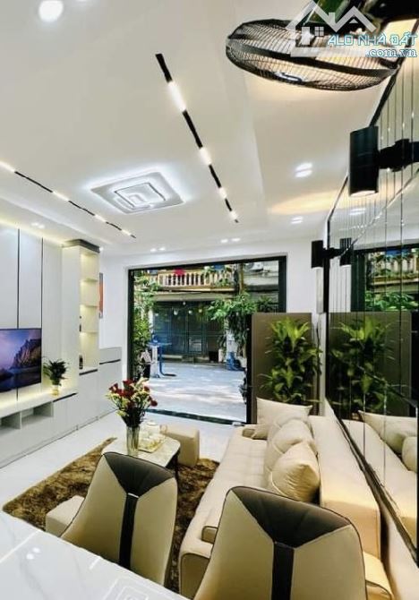 Nh.à đẹp - hiện đại, ở ngay Trung Tâm Hàng Bột, Đống đa 34 m 4 tầng 6.6 tỷ. - 2
