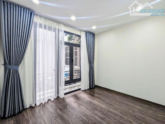 Bán nhà Cát Linh, lô góc, 30m ô tô, nhà đẹp ở ngay, tặng full NT, 30m2, 4 tầng, giá 6 tỷ - 2