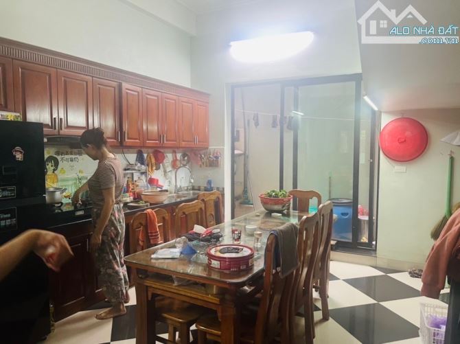 Bán nhà Tây Sơn, gần Ngã Tư Sở, ô tô, gần mặt phố, 42m2 x mặt tiền 4,1m, chào 10 tỷ 5 - 2
