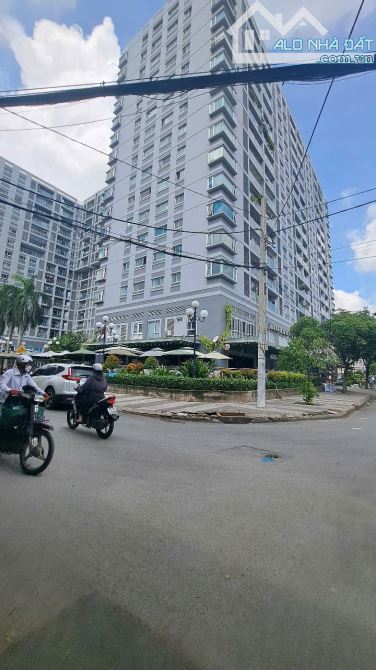 Bán nhà MT ngay Chung cư Carillon Hoàng Hoa Thám Tân Bình. 5x16 [76m2], 4 tầng nhà mới - 2