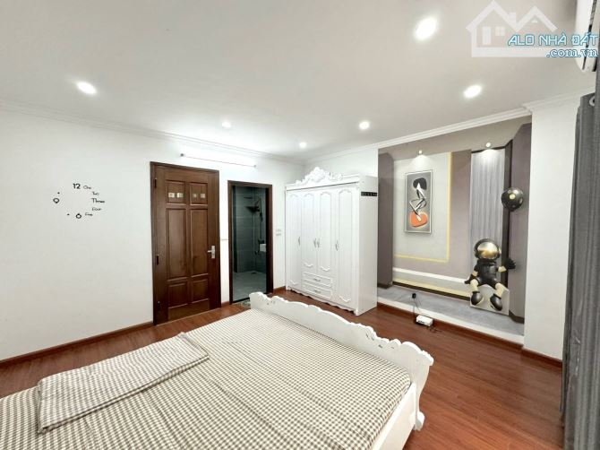 BÁN NHÀ NGUYỄN VĂN CỪ - NGỌC LÂM - 35M x 5T - CHỈ 5.2 TỶ - NGÕ THÔNG - Ô TÔ ĐỖ CỬA - 2