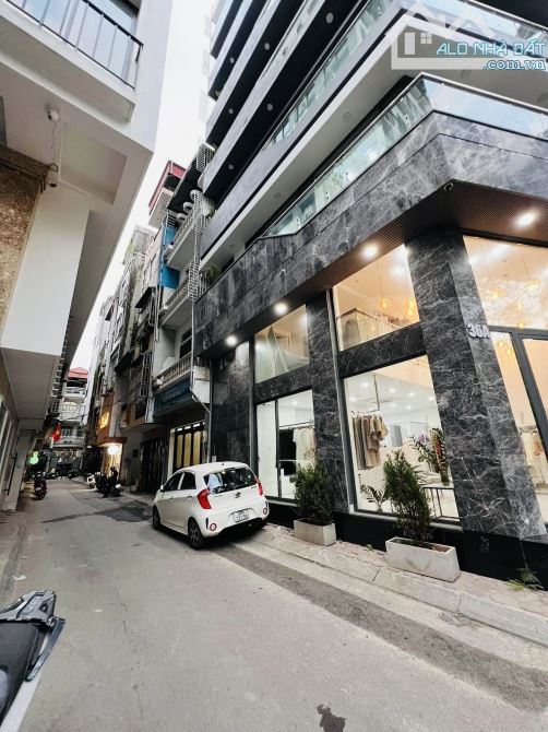 Bán nhà phân lô oto chạy vòng quanh phố Nguyên Hồng, Đống Đa. DT36m2 4T, MT5.2m. Gần phố. - 2