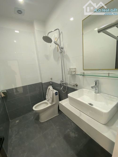 B.Á.N NHÀ LIÊN MẠC , Ô TÔ TRÁNH , VIEW HỒ, CẠNH SÂN CHƠI RẤT RỘNG  37M2, 5 TỶ 86 - 2