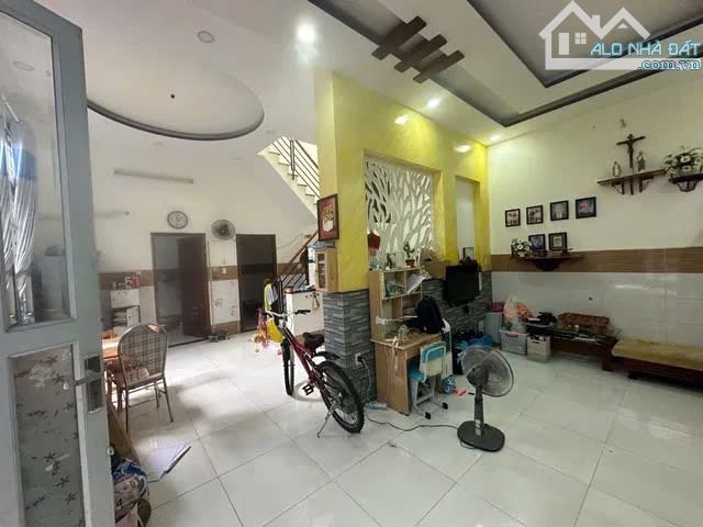 🏡CHỦ ĐI ĐỊNH CƯ - BÁN GẤP NHÀ TRỊNH ĐÌNH TRỌNG TÂN PHÚ - NGANG 10.2M -GIÁ NHỈNH 5 Tỷ - 2