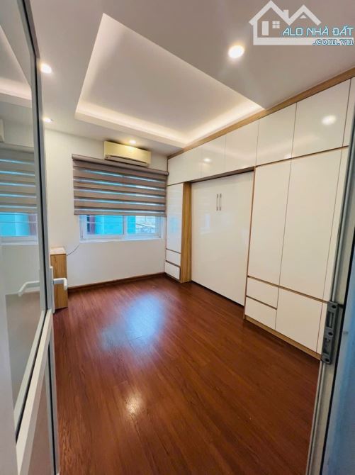 BÁN NHÀ ĐỊNH CÔNG - 34m x 4 TẦNG - 4 NGỦ- BA GÁC ĐỖ CỬA- CHỈ HƠN 5TỶ - 2