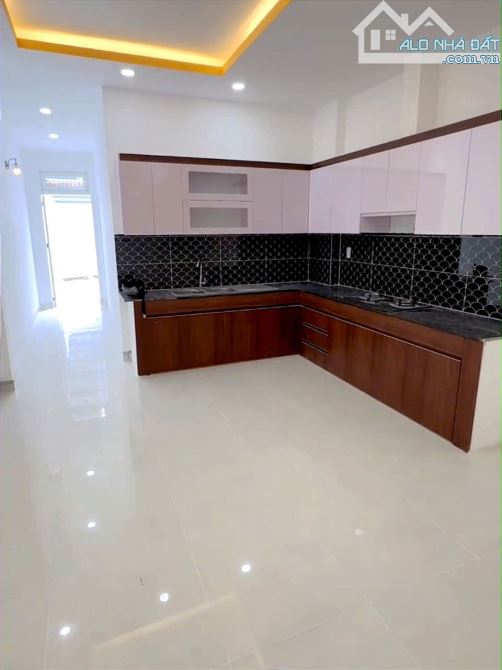 Bán Nhà 2 tầng DT lớn 142m2, 3PN, HXH TX21 gần Chợ Minh Phát chỉ hơn 4 đồng - 2