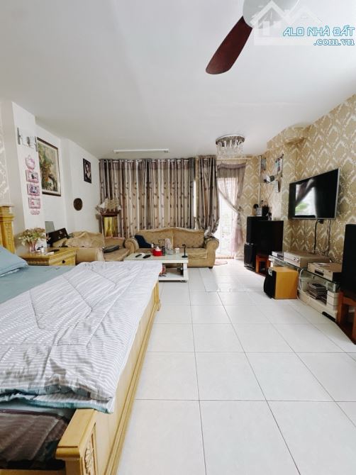 BÁN KHÁCH SẠN QUẬN 12, 10 TẦNG, NGANG 28M, ĐANG CÓ DÒNG TIỀN 450 TRIỆU, GIÁ CHỈ 104 TỶ - 2