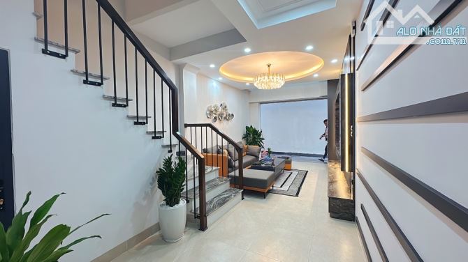 Gấp gấp, bán nhà Trâu Quỳ Gia Lâm, 43m - 6 tầng - 8.2 tỷ - ô tô - dòng tiền. - 2