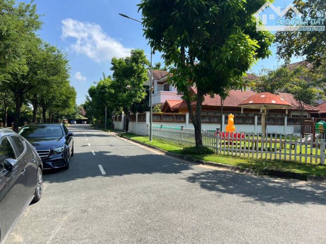 Bán Villa hồ bơi khu compound Nguyễn Văn Hưởng Thảo Điền Q2,800m2,125tr/m2 - 2