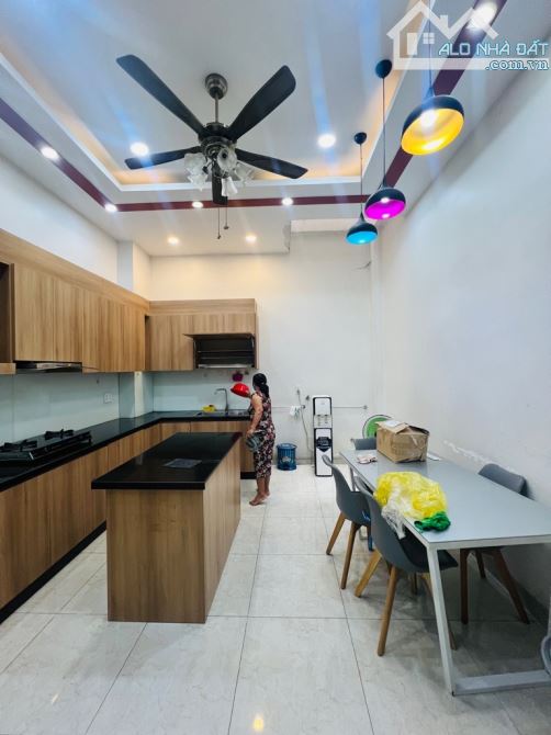 SIÊU PHẨM MẶT TIỀN KINH DOANH,TÊN LỬA,AEON BÌNH TÂN,ĐƯỜNG 15M,3 TẦNG 74M2(4×18),3PN chỉ 7 - 3