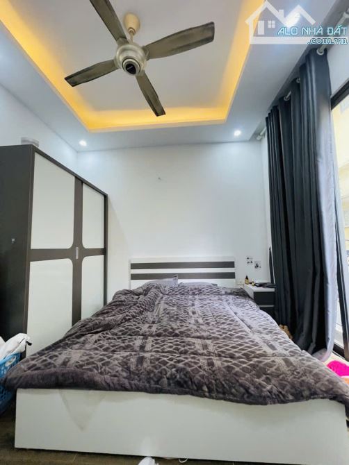 Nhà Liên Mạc- đường xe sh tránh nhau- nở hậu-mới tinh- cửa lim- 5,5 tỷ - 3
