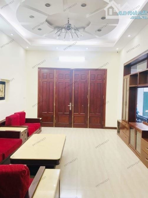 BÁN NHÀ CẦU GIẤY 68m2. PHÂN LÔ, 2,3 Ô TÔ TRÁNH + ĐỖ NGÀY ĐÊM + GARA Ô TÔ - Ở SƯỚNG - 3