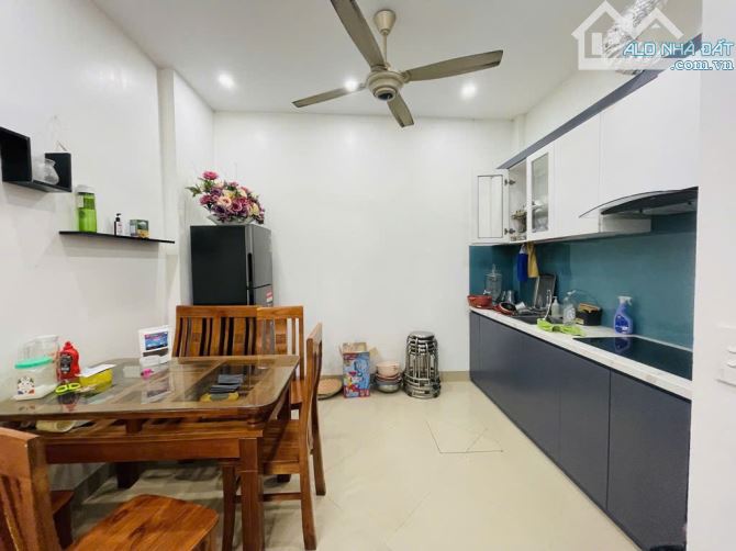 Nhà Liên Mạc- đường xe sh tránh nhau- nở hậu-mới tinh- cửa lim- 5,5 tỷ - 4