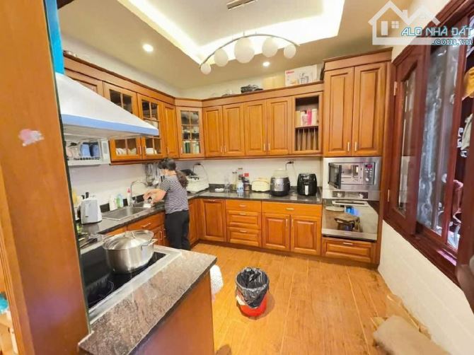 Bán nhà mặt phố Cao Lỗ, Đông Anh, mt khủng, kinh doanh đỉnh, conterner tránh, 160m2, 3x tỷ - 4
