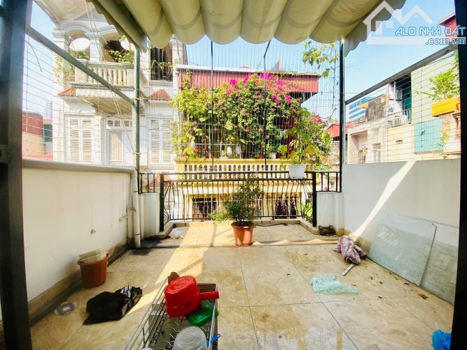 Bán nhà đường Tây Sơn Ô Tô vào nhà Lô góc 40m2 4 Tầng 4M Mặt tiền Trung tâm Đống Đa 10.5 T - 4