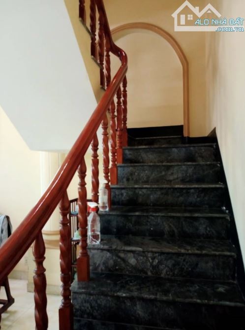 BÁN NHÀ ĐƯỜNG CMT8 Q10 - 3 TẦNG BTCT - NHÀ CÒN MỚI DT 60m2(5.2x11) giá 9.3 tỷ TL - 4