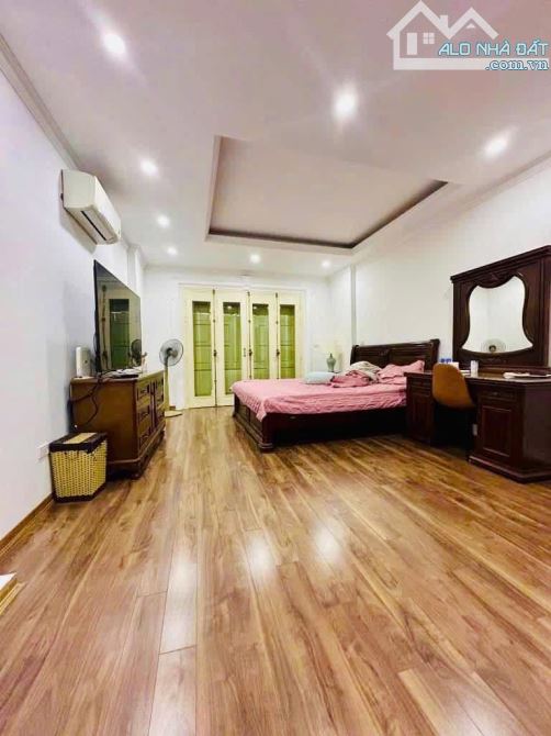 Bán nhà phân lô oto chạy vòng quanh phố Nguyên Hồng, Đống Đa. DT36m2 4T, MT5.2m. Gần phố. - 5