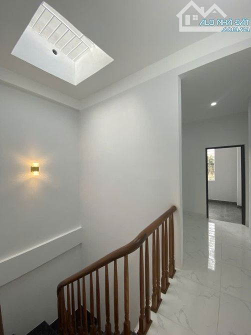 B.Á.N NHÀ LIÊN MẠC , Ô TÔ TRÁNH , VIEW HỒ, CẠNH SÂN CHƠI RẤT RỘNG  37M2, 5 TỶ 86 - 5
