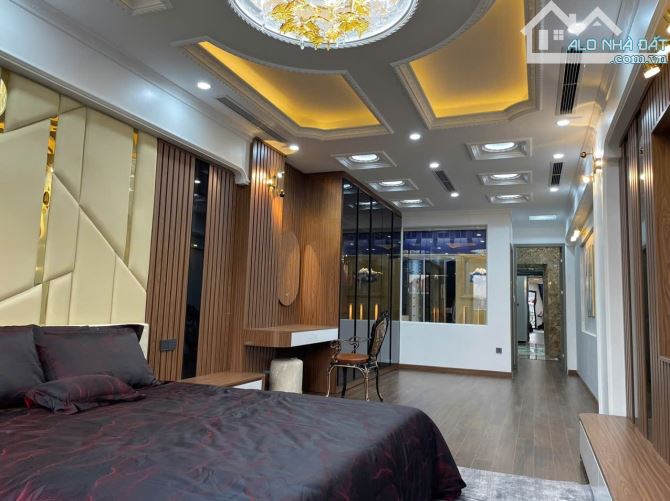 Bán Gấp Nhà Phố Nguyễn Văn Cừ 52m2, 8 Tầng, Kinh Doanh, Full Nội Thất, View Hồ 18.x Tỷ - 5