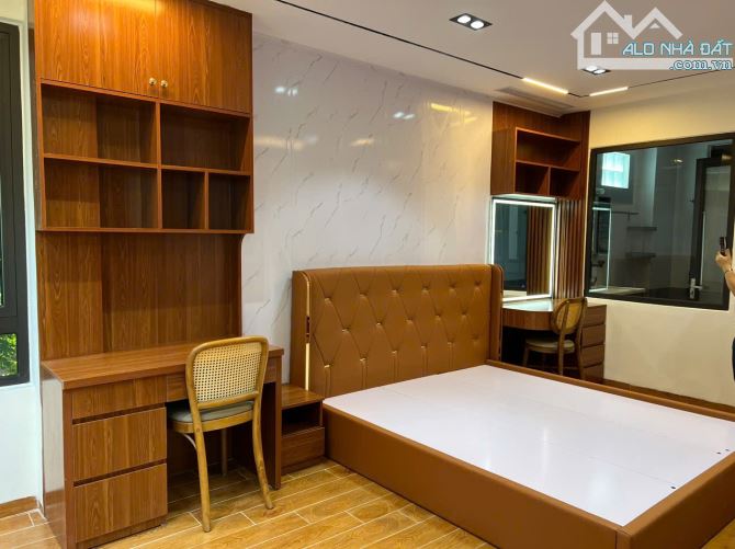 BÁN NHÀ VIP 7 TẦNG -HIẾM- NGÕ CONTAINER ĐỖ CỬA-XE CON NGỦ TRONG NHÀ-CÁCH 1 NHÀ RA PHỐ NGUY - 7