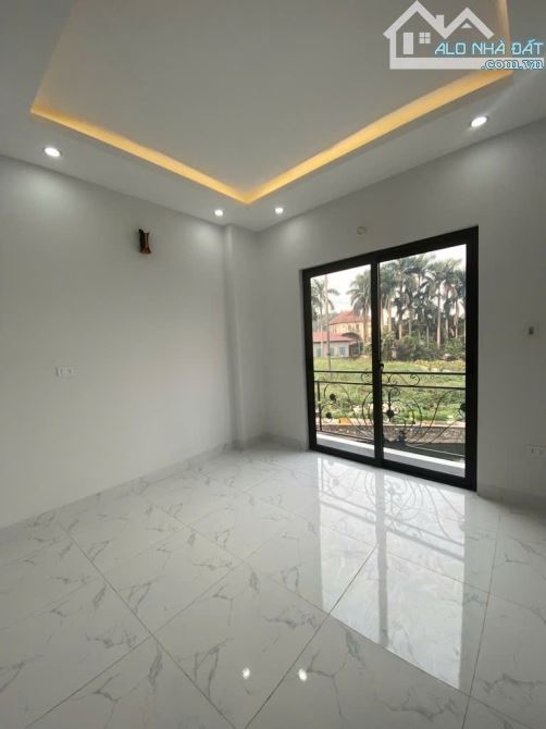 B.Á.N NHÀ LIÊN MẠC , Ô TÔ TRÁNH , VIEW HỒ, CẠNH SÂN CHƠI RẤT RỘNG  37M2, 5 TỶ 86 - 8