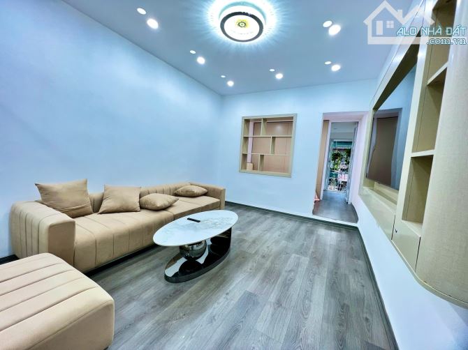 Bán căn hộ tập thể Phương Mai, Đống Đa, 60m2, nhà đẹp ở luôn tặng full nội thất