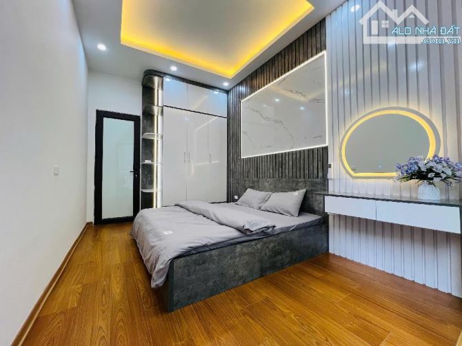 Bán nhà Cự Lộc,lô góc thoáng sáng, 32m², 4 tầng đẹp, giá chỉ 6 tỷ hơn - mua ngay trước Tết