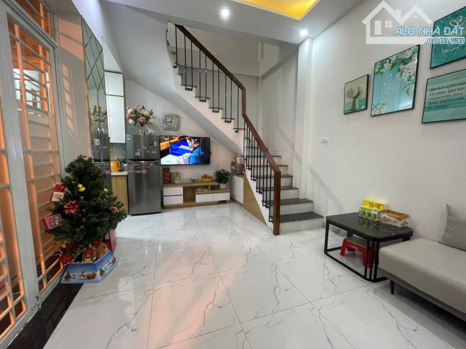 Bán nhà Lò Đúc, hai mặt thoáng, ngõ rộng, gần phố Trần Khát Chân, 5 tầng, 7.3 tỷ
