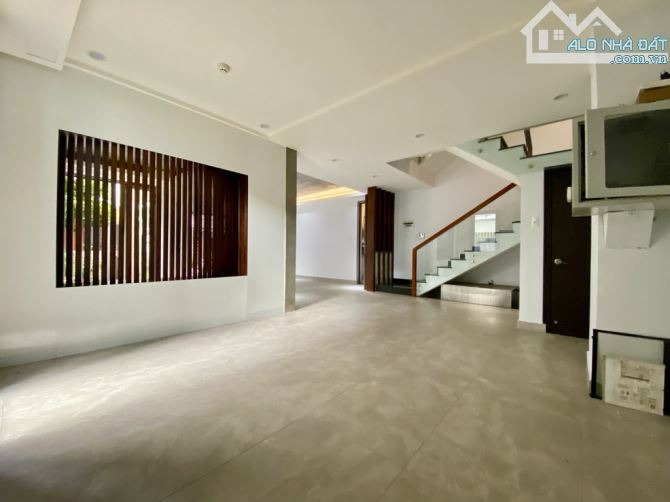 Bán nhà 5 tầng, Hồng Bàng, Q.11, 120m², nội thất cao cấp, nhỉnh 19 tỷ