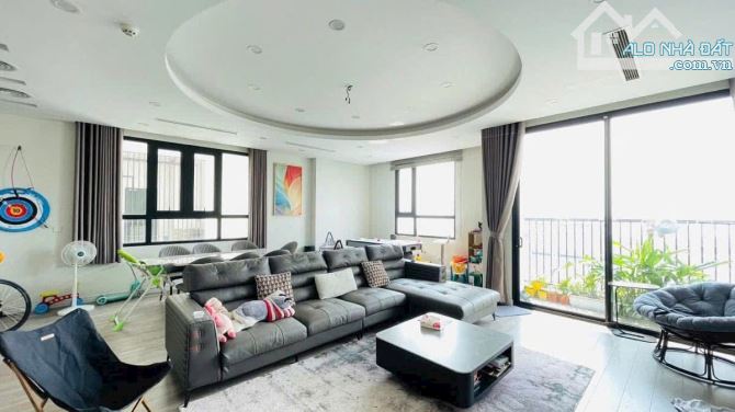 Penthouse Ngoại Giao Đoàn: 227m, tầng 27, chào 20tỷ