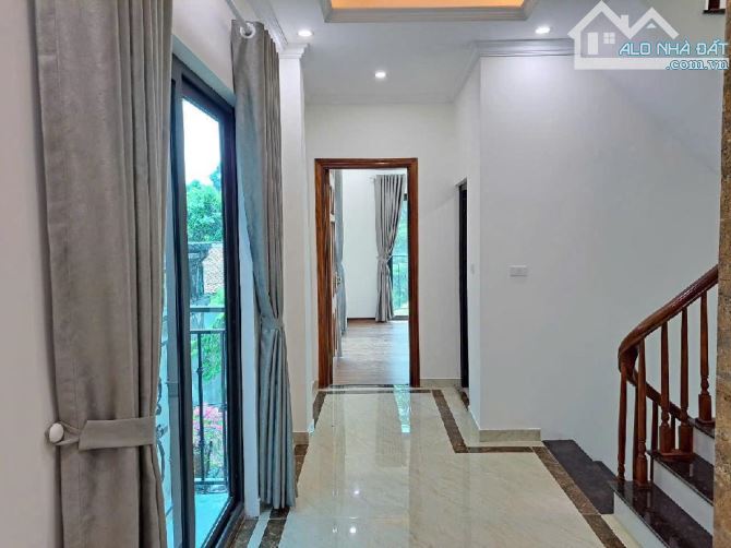 SIÊU PHẨM 6.2 TỶ - 40M² - NHÀ MỚI - Ô TÔ - SỔ HOA HẬU - GẦN PHỐ - VIEW SÂN THỂ THAO - TIỆN