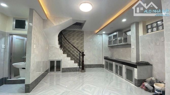 BÁN NHÀ BÌNH THẠNH - NHỈNH 4 TỶ - nhà 5 TẦNG - HẺM 4M - 40M2 - thông D2 Nguyễn Gia Trí P25