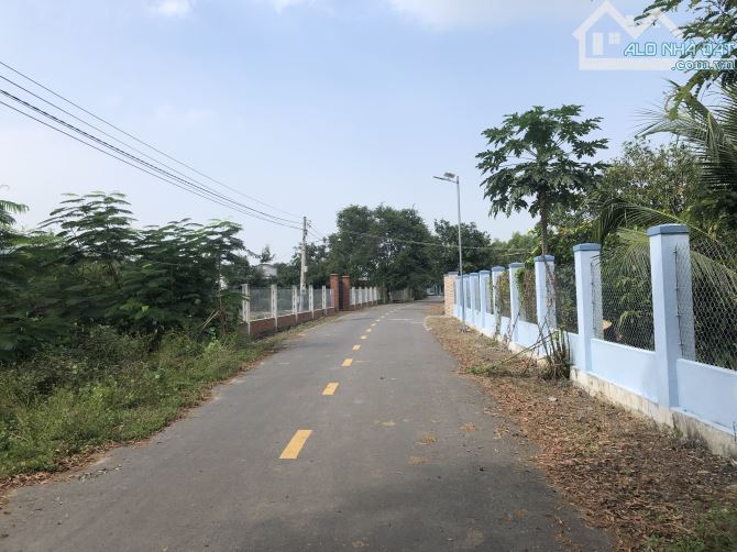 Long Mỹ, ven biển, 1780m2, có 51m mặt tiền nhựa, khu dân cư trung tâm, phủ hồng đất ở,
