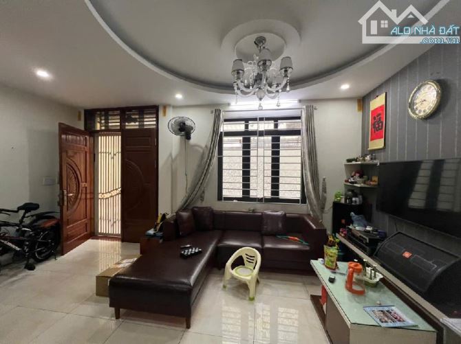 Nhà đẹp Chiến Thắng, La Khê - Ô TÔ ĐỖ CỬA, DÂN TRÍ CAO, AN NINH TỐT - 33m x 4 tầng